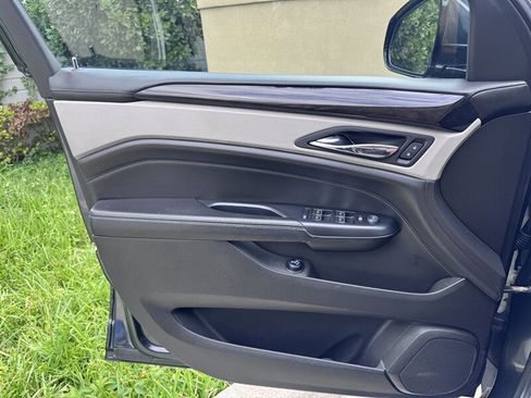 Used 2014 Cadillac SRX Luxury image 13