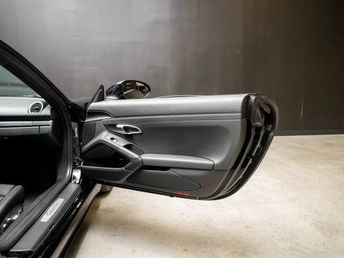 Certified 2018 Porsche 718 Cayman RWD image 27
