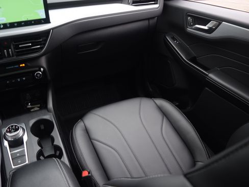 Used 2025 Ford Escape Platinum w/ Premium Technology Package image 13