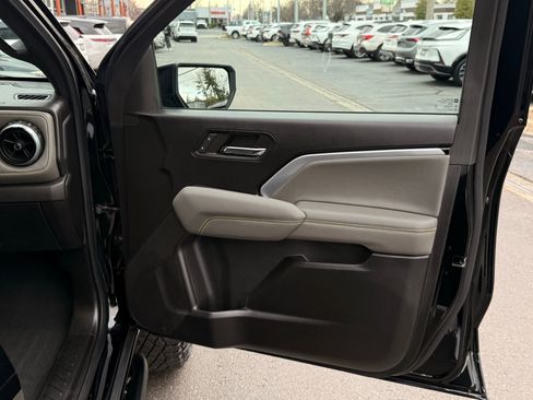 Used 2024 Chevrolet Colorado ZR2 w/ ZR2 Convenience Package III image 24