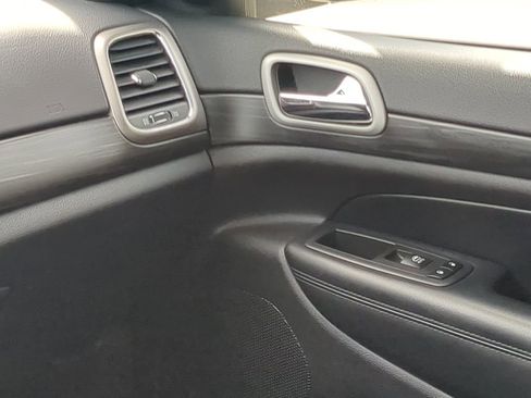 Used 2021 Jeep Grand Cherokee Laredo X image 23