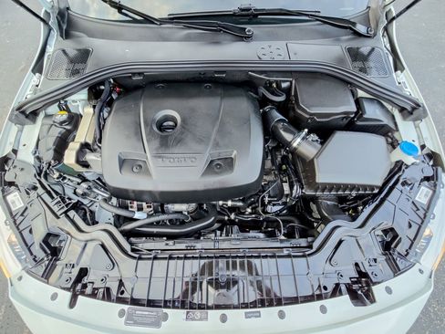 Used 2018 Volvo S60 T5 Inscription image 46