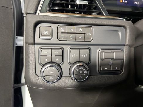 New 2026 Chevrolet Suburban High Country image 21