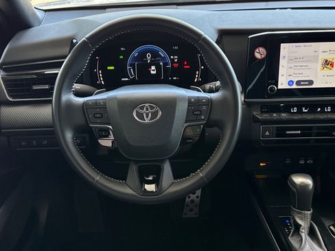 Used 2025 Toyota Camry SE FWD image 17