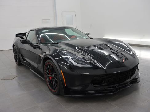 Used 2017 Chevrolet Corvette Z06 RWD image 2