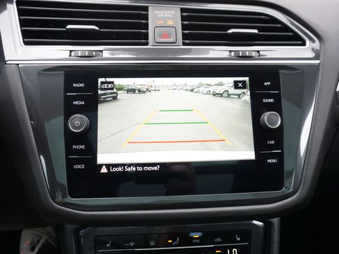 Used 2022 Volkswagen Tiguan SE FWD image 31