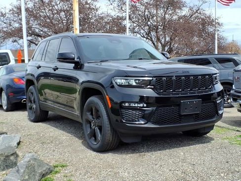 Used 2023 Jeep Grand Cherokee Limited w/ Black Appearance Package AWD/4WD image 2