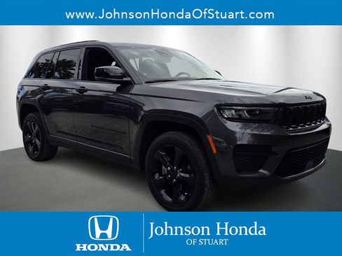 Used 2023 Jeep Grand Cherokee Altitude RWD image 1