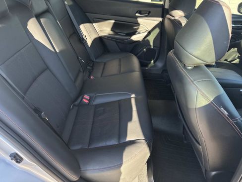 Used 2023 Nissan Altima 2.5 SR w/ SR Premium Package image 9