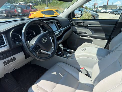 Used 2018 Toyota Highlander Limited AWD/4WD image 13