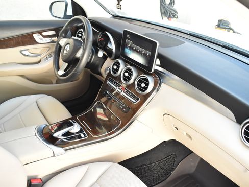 Used 2017 Mercedes-Benz GLC 300 4MATIC image 26