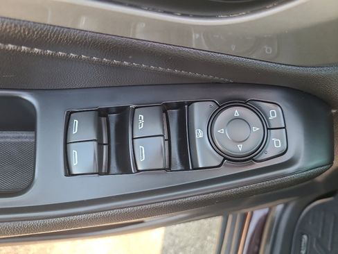 Used 2023 Chevrolet Traverse LT AWD/4WD image 12