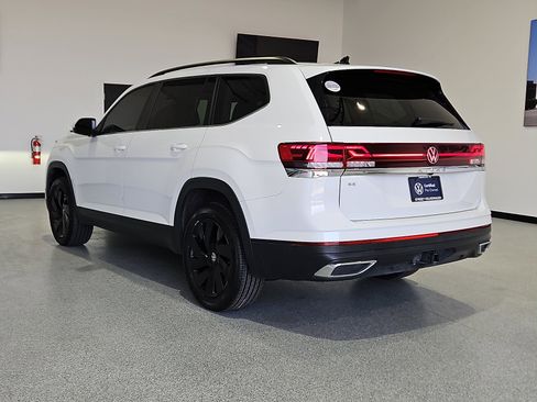 Used 2024 Volkswagen Atlas SE FWD image 2