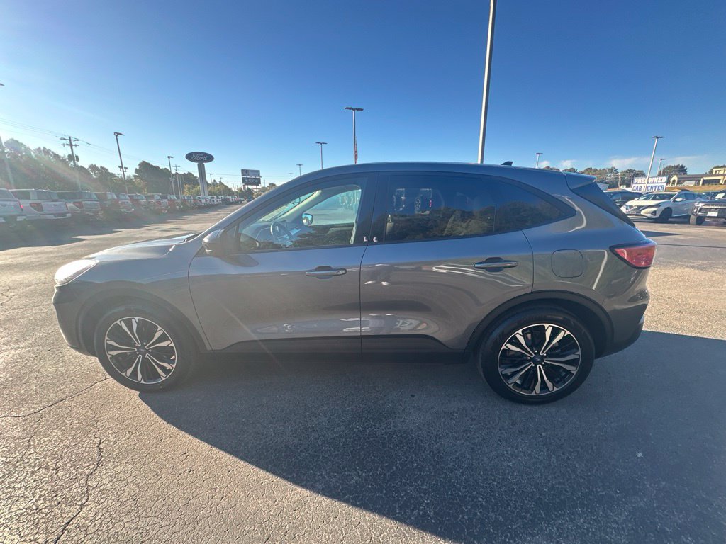 Used 2022 Ford Escape SE w/ SE Sport Appearance Package FWD image 3