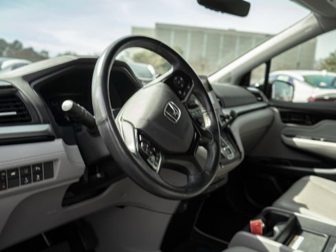 Used 2018 Honda Odyssey Elite image 16