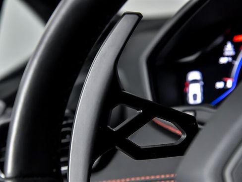 Used 2021 Lamborghini Huracan EVO RWD image 31