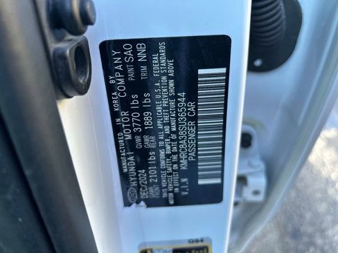 Used 2025 Hyundai Venue Limited image 32