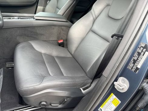 Certified 2024 Volvo XC60 T8 Plus w/ Protection Package Premier AWD/4WD image 17