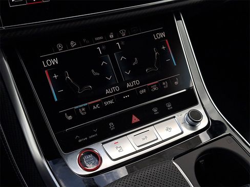 New 2026 Audi SQ7 Prestige image 13