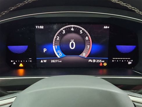 Certified 2022 Volkswagen Tiguan SE image 35