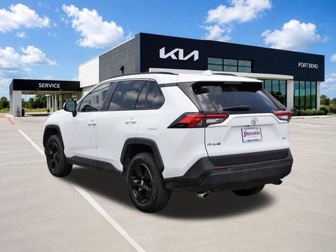 Used 2022 Toyota RAV4 XLE w/ Convenience Package FWD image 7