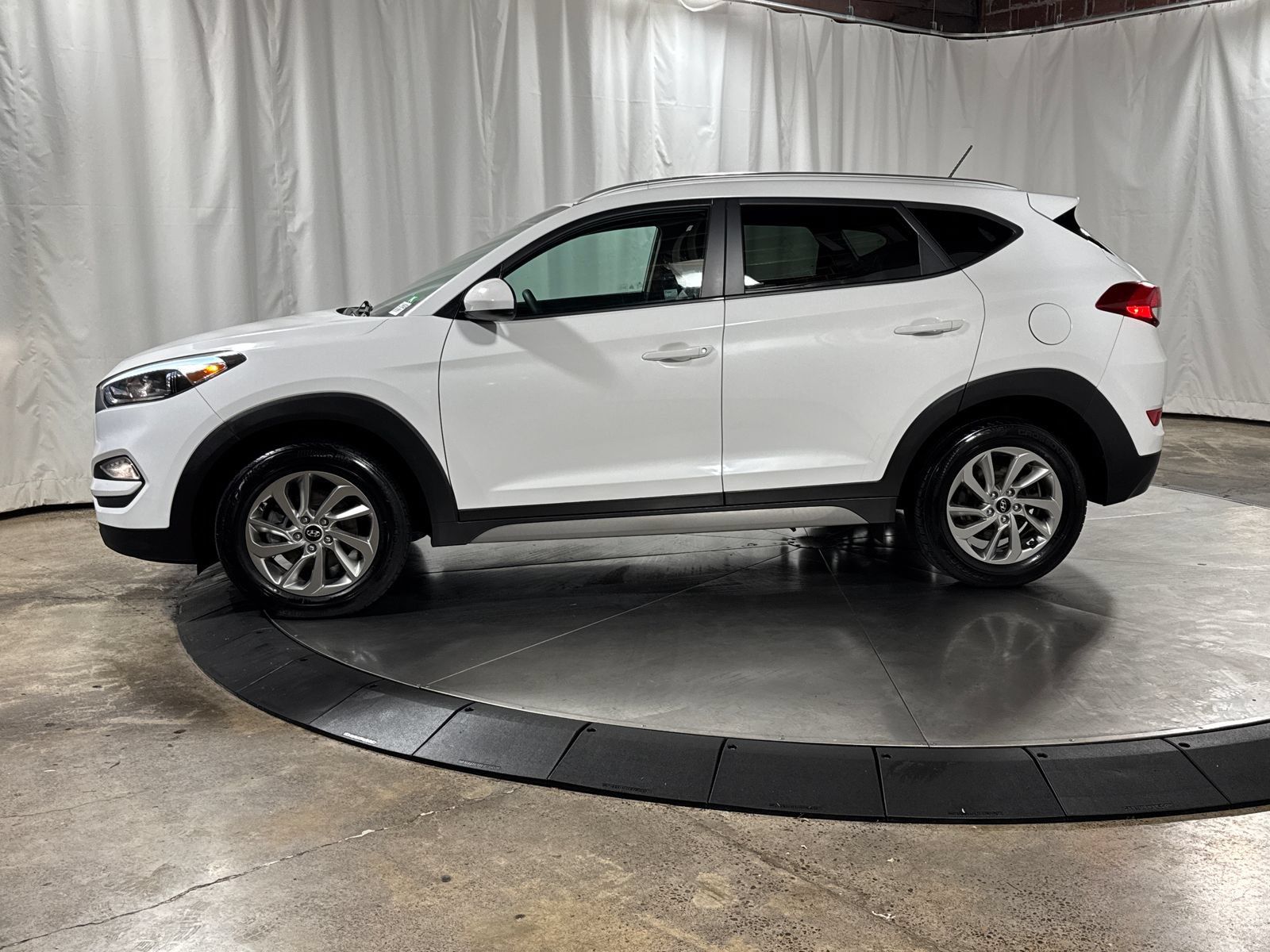 Used 2017 Hyundai Tucson SE w/ SE Popular Package 02 AWD/4WD image 6