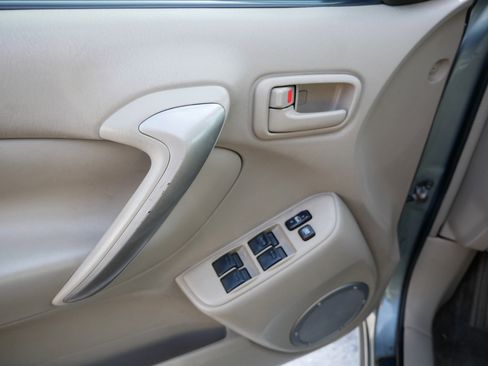 Used 2004 Toyota RAV4 4WD image 19