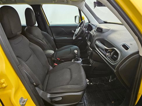 Used 2018 Jeep Renegade Altitude image 11