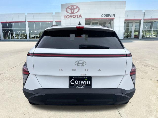 Used 2025 Hyundai Kona SEL FWD image 4