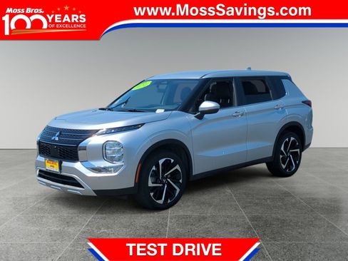 Used 2024 Mitsubishi Outlander SE image 1