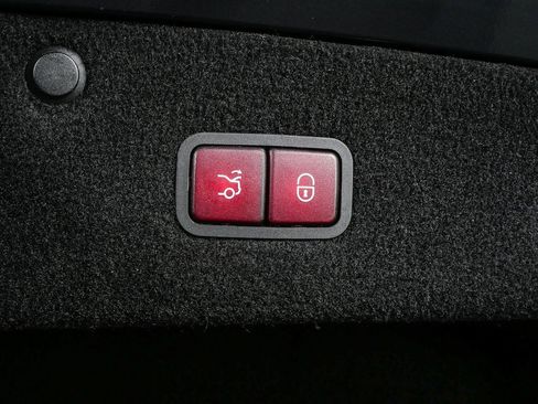 Used 2018 Mercedes-Benz S 560 Cabriolet image 33