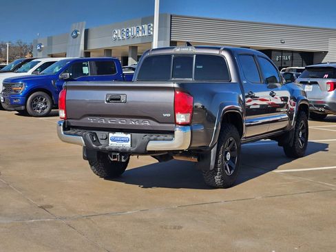 Used 2017 Toyota Tacoma SR5 w/ Tow Package image 7