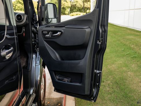 Used 2023 Mercedes-Benz Sprinter 2500 image 88