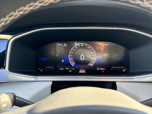 New 2025 Volkswagen Taos SE image 11