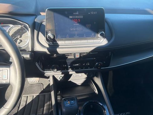 Used 2022 Nissan Rogue SV w/ SV Premium Package image 36