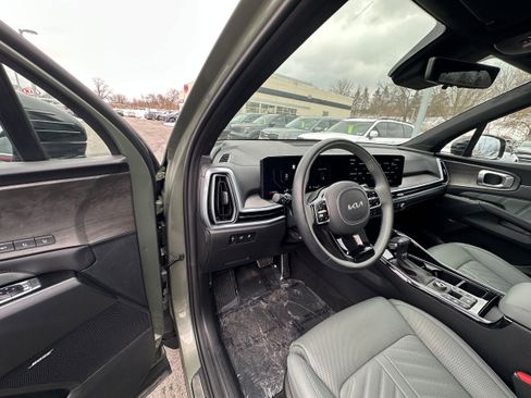 Used 2025 Kia Sorento SX Prestige w/ Sage Leather Package image 41