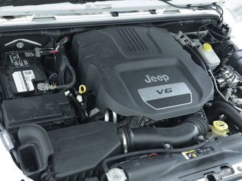 Used 2017 Jeep Wrangler Unlimited Sahara image 8