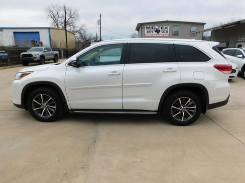 Used 2017 Toyota Highlander XLE image 4