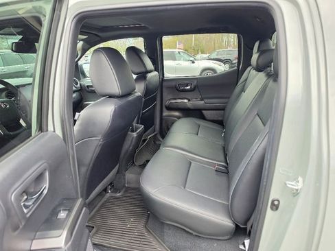 Used 2022 Toyota Tacoma TRD Off-Road w/ TRD Premium Off Road Package image 22