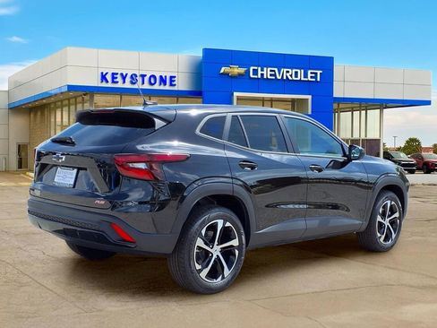 New 2026 Chevrolet Trax RS w/ Sunroof Package FWD image 7