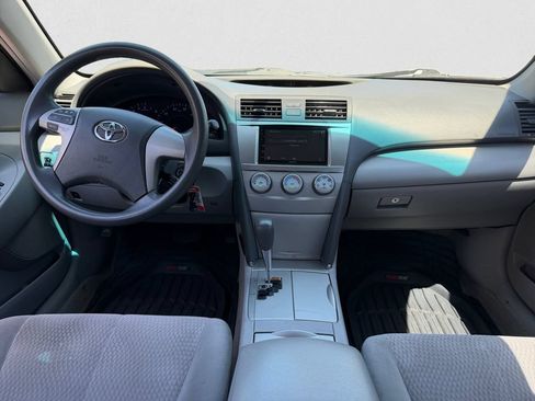 Used 2011 Toyota Camry LE FWD image 18