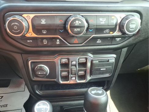 Used 2021 Jeep Wrangler Unlimited Sahara w/ Uconnect 4C Nav & Sound Group AWD/4WD image 22