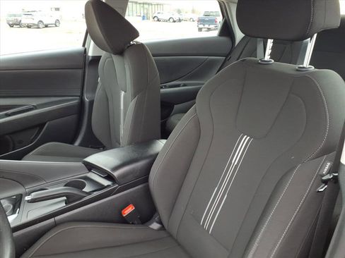 Used 2024 Hyundai Elantra SEL image 14