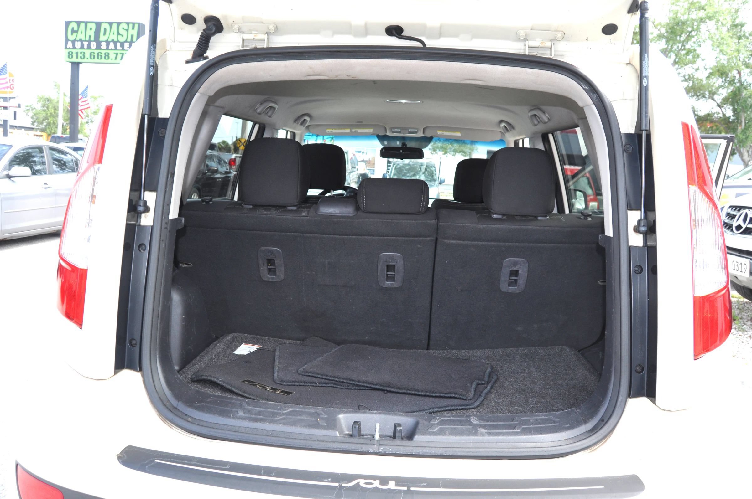 Used 2013 Kia Soul + FWD image 16