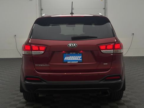 Used 2017 Kia Sorento FWD image 7