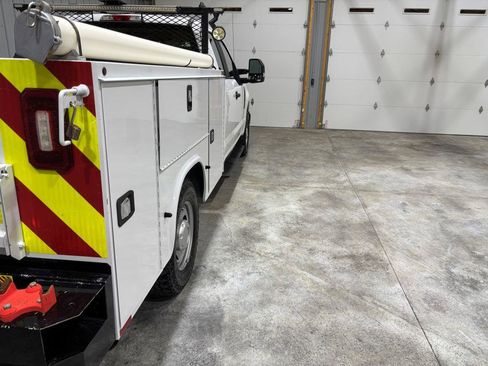 Used 2020 Ford F250 XL w/ Power Equipment Group image 10