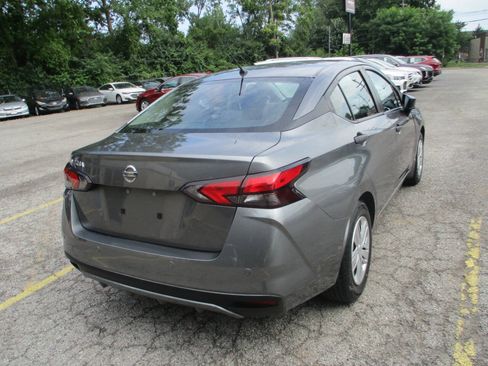 Used 2021 Nissan Versa S FWD image 3
