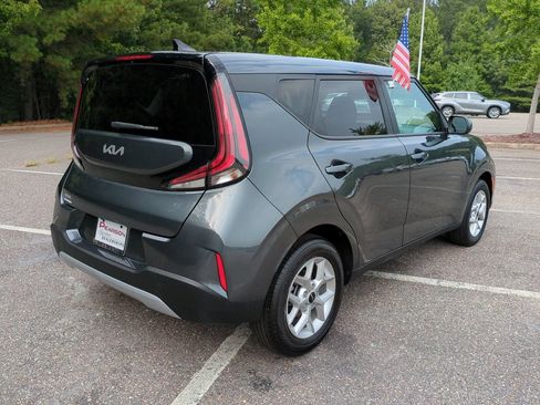 Used 2025 Kia Soul LX w/ LX Technology Package FWD image 4