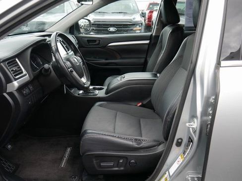 Used 2018 Toyota Highlander Plus image 2