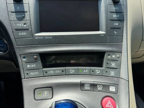 Used 2014 Toyota Prius Three FWD image 25
